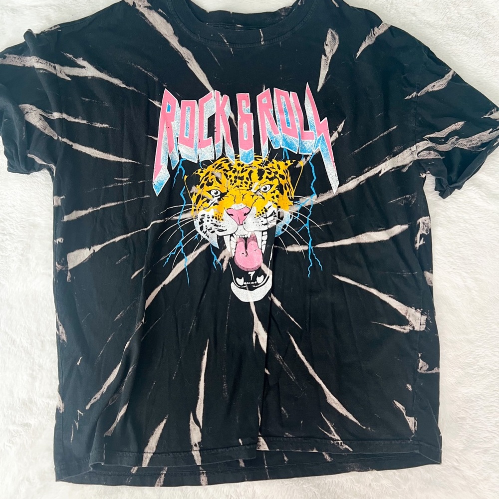 SOLD Urban Outfitters Tiger Rock & Roll Graphic Tee